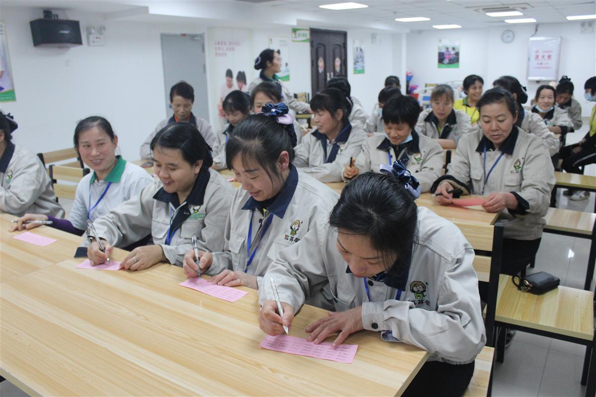 保洁部职工代表选举大会召开 | 倾听员工心声，传达信息决策